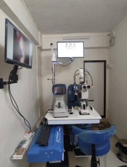 Advanced Motorized Chair Unit for Detailed and Complete Ophthalmic check up at Naavya eye care Mumbai