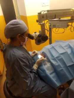 best cataract surgeon Dr chandni kotak